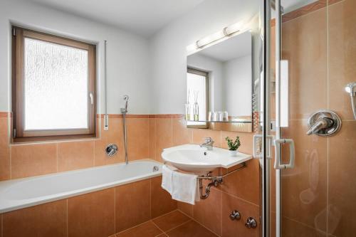 - Ciasa Rue Blanch Hotel St. Kassian